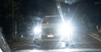 Sei automobilisti su dieci sono infastiditi dai fari auto sempre più potenti