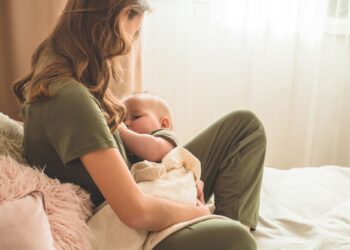 Allattamento esclusivo, perché i primi sei mesi sono importanti (ma meno di 1 bambino su 4 riceve solo latte materno)