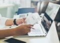 Dal manifatturiero al finance, la tecnologia ridefinisce le competenze ma difficili da reperire