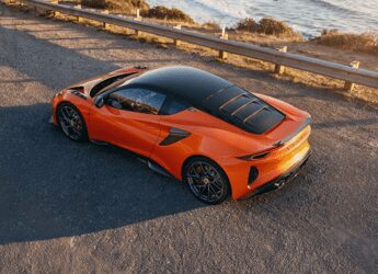 Lotus presenta Emira 420 Sport, la più potente e leggera di sempre