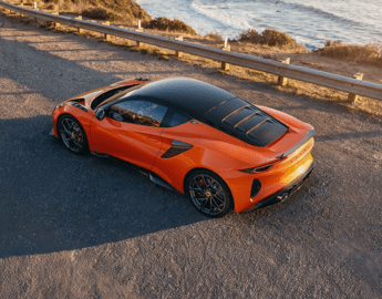 Lotus presenta Emira 420 Sport, la più potente e leggera di sempre