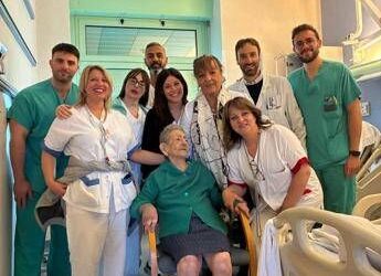 Operata a 102 anni al Policlinico Tor Vergata di Roma, in piedi dopo 2 giorni