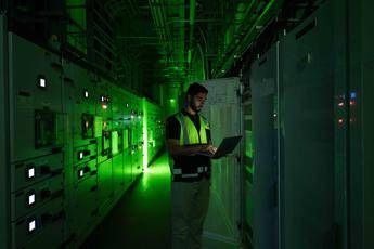 Asse Milano-Abu Dhabi per l’AI, l’infrastruttura hyperscale sposa la decarbonizzazione