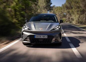 CUPRA Raval Edge Plus debutta in Italia