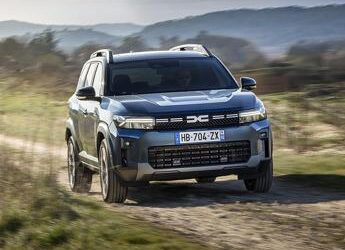 Dacia Bigster Hybrid 155, il C-SUV che punta su efficienza e praticità