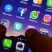 Divieto social media agli under 16 nel Regno Unito, l’esperto: “Serve patentino digitale”