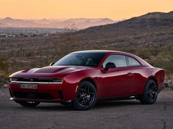 Dodge Charger torna in Europa: elettrica o benzina, sempre muscle car