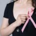 Il tumore al seno come malattia professionale: hostess vince causa storica in Francia
