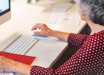 Inps, Rendiconto sociale: in 2025 cresce ancora età media pensione, 65,4 anni per le donne