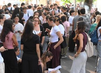 Maturità 2026, l’esperto: “Studiare tutta la notte non aiuta, dormire sì”