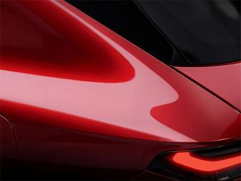 Alfa Romeo, primo teaser del nuovo C-SUV che nascerà a Melfi