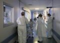 Covid, medici radiati vengono reintegrati. Burioni e Bassetti: “Vergogna”