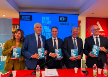 De Luca: “Gli Stati Uniti d’Europa? Ieri un’utopia, oggi una scelta obbligata. I soldi del Safe per la difesa andavano presi”