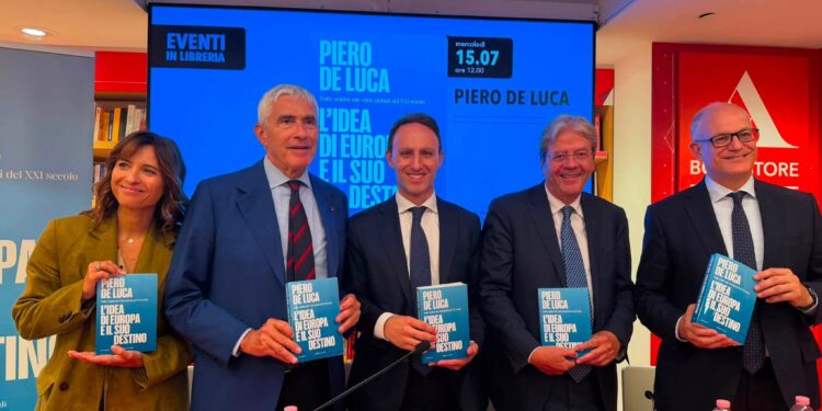 De Luca: “Gli Stati Uniti d’Europa? Ieri un’utopia, oggi una scelta obbligata. I soldi del Safe per la difesa andavano presi”