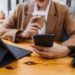Donna più multitasking dell’uomo? La scienza smonta lo stereotipo: c’è una sola differenza