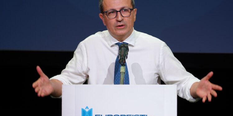 Europeisti fuori dai due poli, Falasca: “Smantelliamo il piano Vannacci-Conte. Partiamo con Calenda, Picierno e Marattin e cresciamo in tutto il Paese”