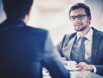 Il disagio psicologico sul lavoro non va in vacanza e l’estate diventa lente d’ingrandimento dei problemi