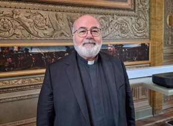 Salute, Angelelli (Cei): “Social e Ai comportano rischio danni mentali per i giovani”