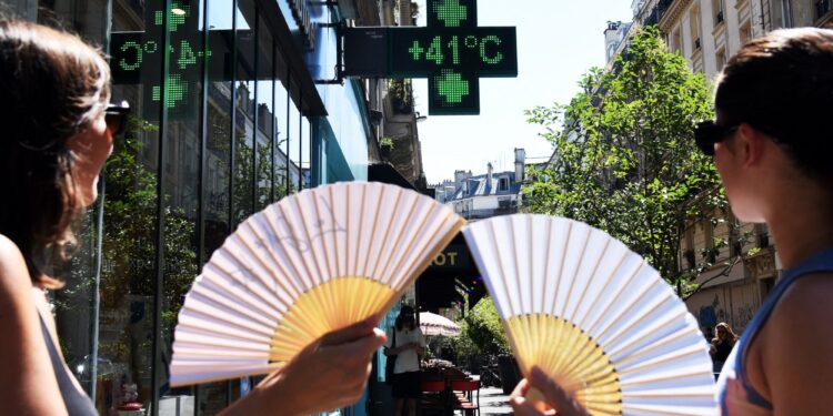 Clima, Bruxelles prepara l’Europa a +3 °C: una legge (e un responsabile statale) contro disastri e danni economici