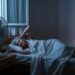 Condizionatore, alcol e sonno, i consigli del neurologo per affrontare le notti tropicali