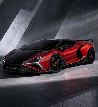 Lamborghini svela Revuelto SV