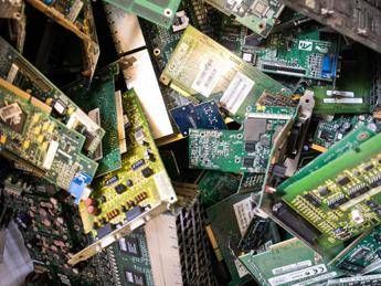 Rifiuti elettronici e vacanze, la guida