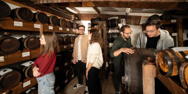 ACETAIE APERTE 2026: IL 27 SETTEMBRE UN VIAGGIO NEI LUOGHI E NELLE STORIE DEL BALSAMICO