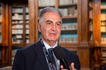Ai, neurochirurgo Catapano: “Cambia cure e rapporto con i pazienti”