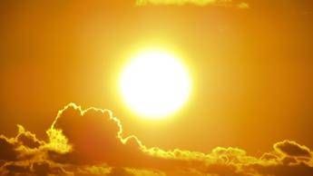 Caldo non cede nel weekend, sabato tornano i bollini arancioni: le città più roventi
