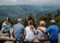 Non solo relazioni personali ma anche social, il cambio generazionale che sta trasformando l’hospitality