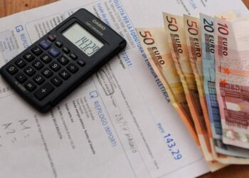 Ora solare, impatto +24% consumi energetici: ecco come alleggerire la bolletta