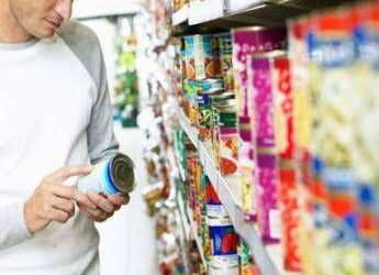Spreco alimentare, non basta guardare la data: i 5 controlli prima di buttare il cibo