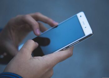 Consulti telefonici e tariffe al minuto: cosa deve sapere chi si rivolge alla cartomanzia