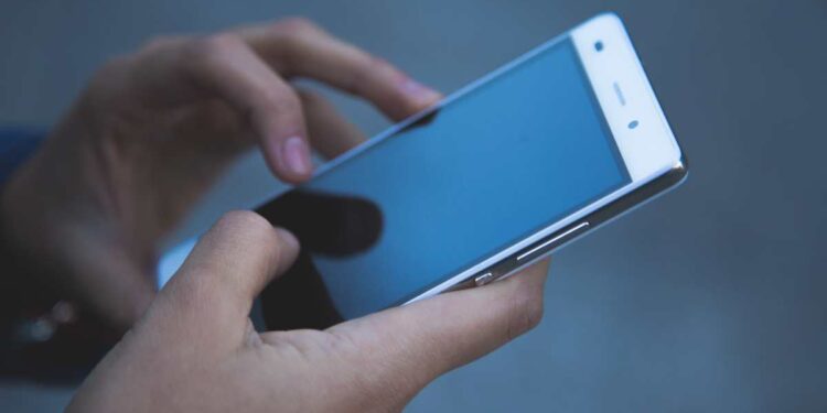Consulti telefonici e tariffe al minuto: cosa deve sapere chi si rivolge alla cartomanzia