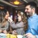 “A tavola senza schermi”, il progetto in Sardegna invita alla disconnessione al ristorante