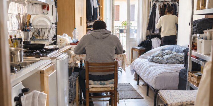 Case sovraffollate, in Italia ci vive una persona su quattro. Il dato supera la media Ue