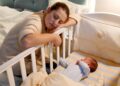 Dormire tutta la notte con un neonato in casa? Ora puoi pagare una tata notturna