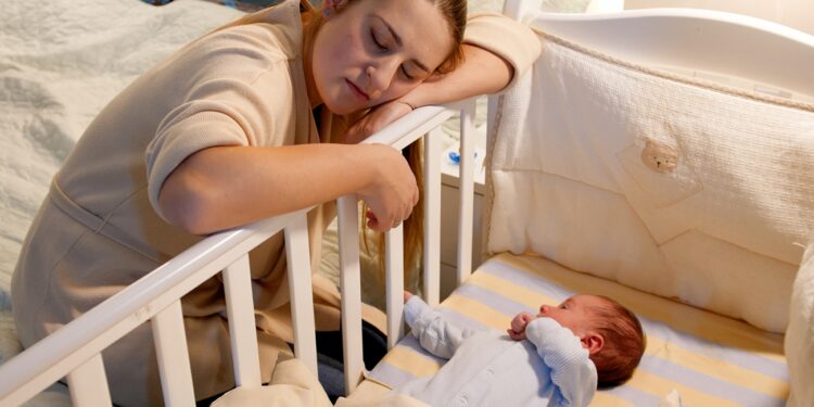 Dormire tutta la notte con un neonato in casa? Ora puoi pagare una tata notturna