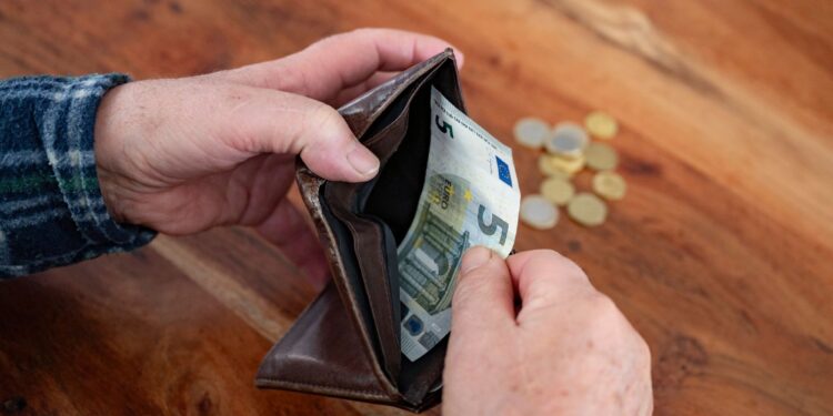 L’Italia al 21° posto per rischio povertà sui 27 Paesi Ue