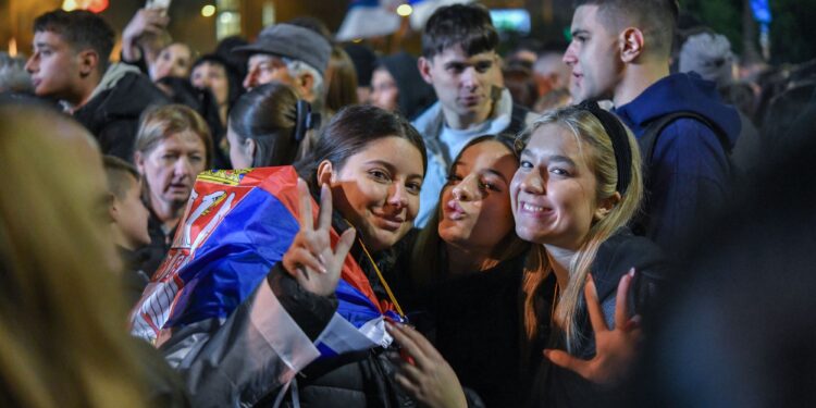 La Serbia cambia tutto. Tranne (per ora) la politica estera – Ascolta