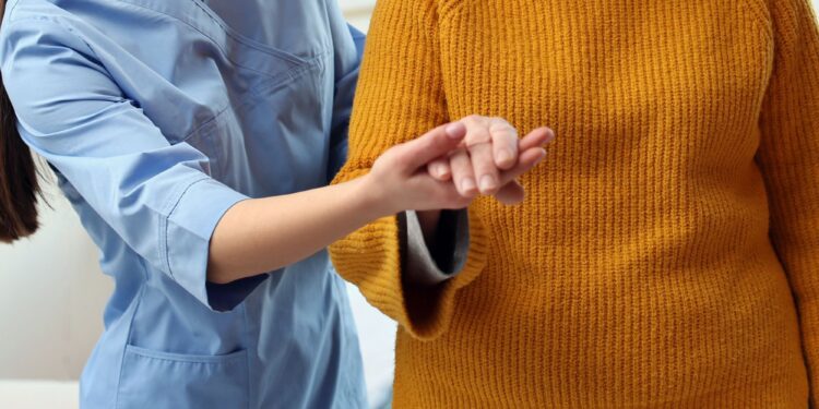 Longevità, l’Italia tocca il record di 84 anni di vita: ma la salute si ferma prima dei 60