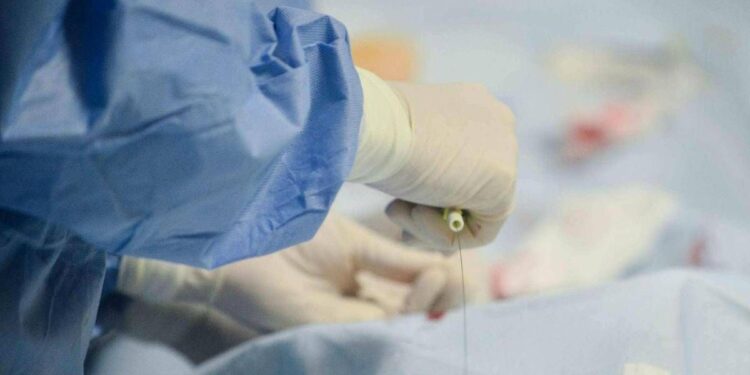 ‘Miracolato’ tre volte: a 85 anni supera terza rottura aorta con complesso intervento