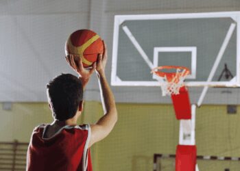 Ossa forti a 70 anni? Potrebbe dipendere da quale sport praticavi a 15 