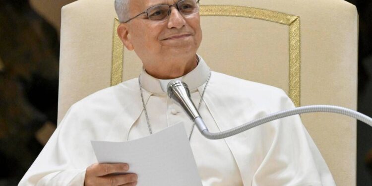 Papa, tumore diagnosticato dopo indigestione. Oncologi: “Adenocarcinoma non dà sintomi, scoperto per caso”