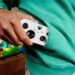 Un pad più piccolo di uno smartphone: Xbox presenta Nano Controller