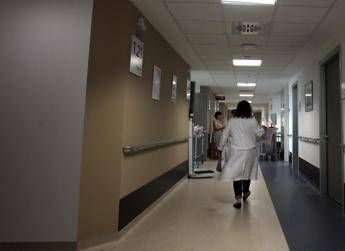 Violenza nei luoghi di lavoro sanitari, l’indagine: “Il 68% operatori ha assistito ad almeno un episodio, per 1 su 6 la svalutazione del lavoro è quotidiana”
